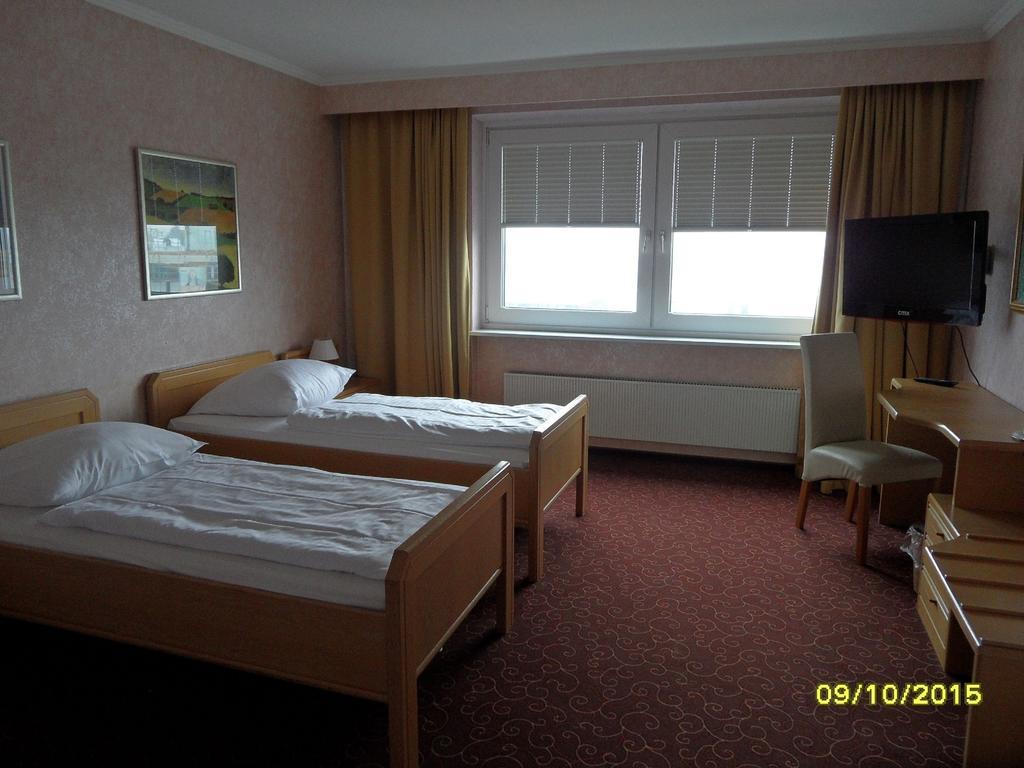 Wiking Hotel Хенштедт-Ульцбург Экстерьер фото