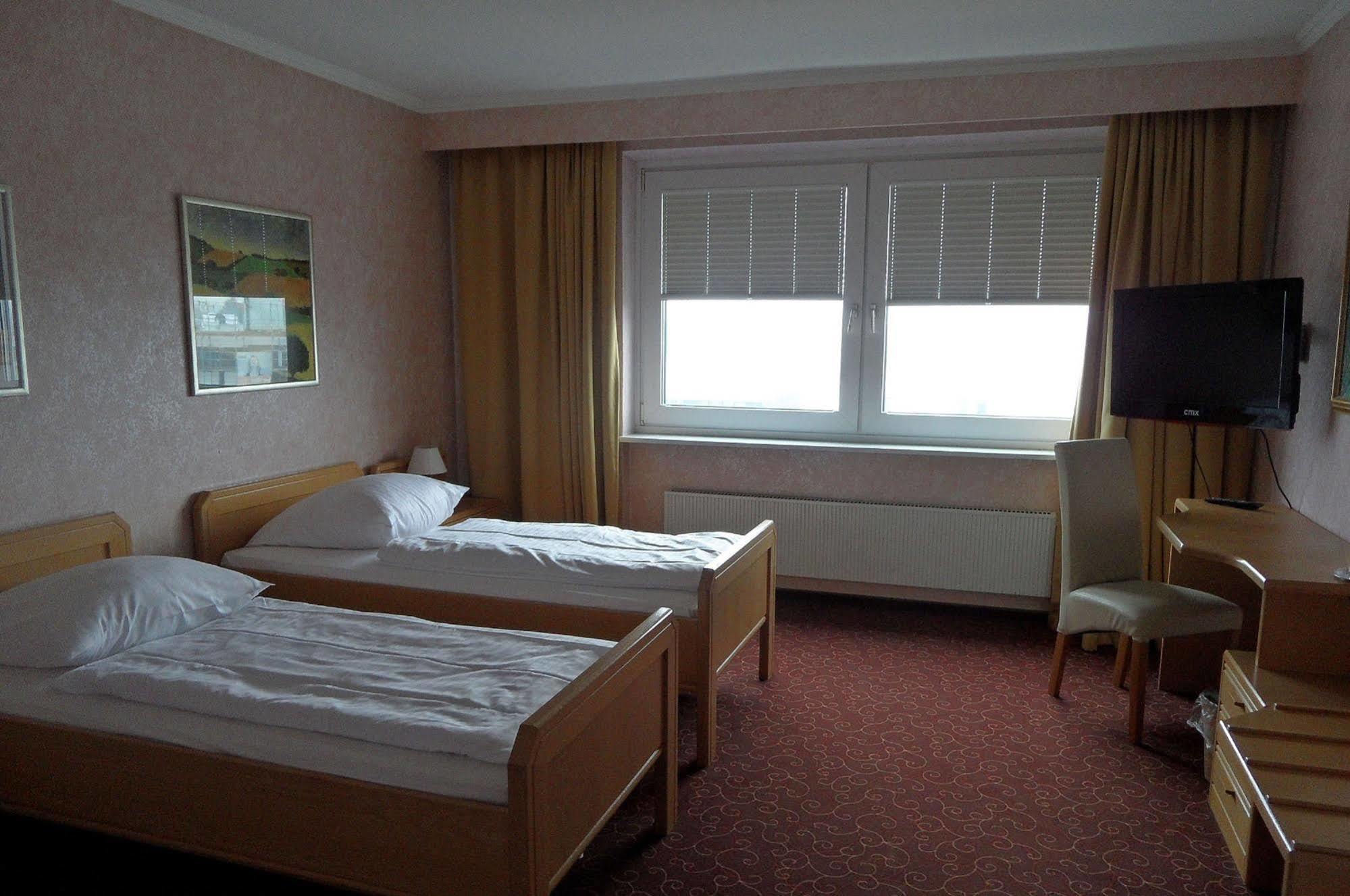 Wiking Hotel Хенштедт-Ульцбург Экстерьер фото
