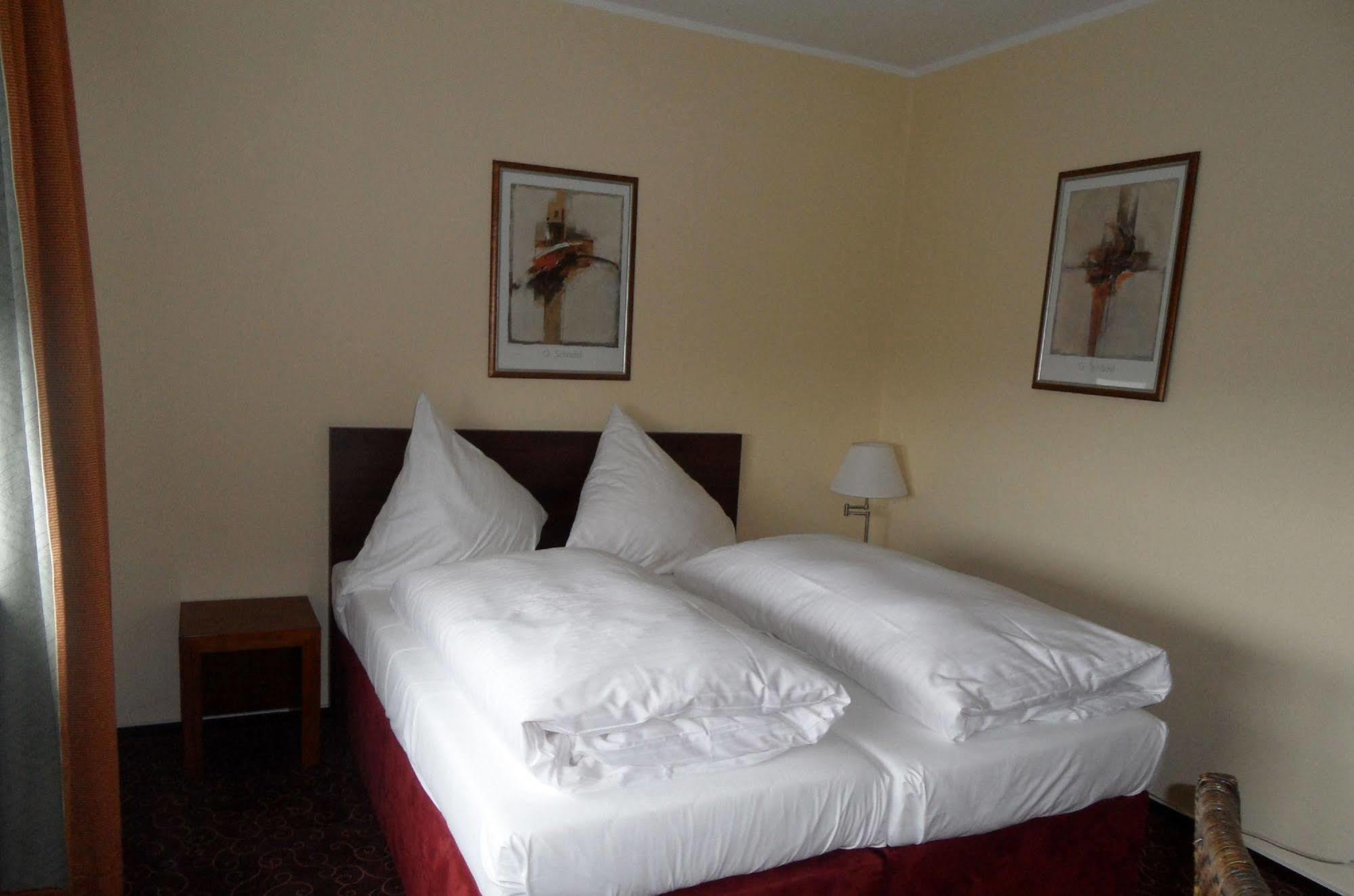 Wiking Hotel Хенштедт-Ульцбург Экстерьер фото