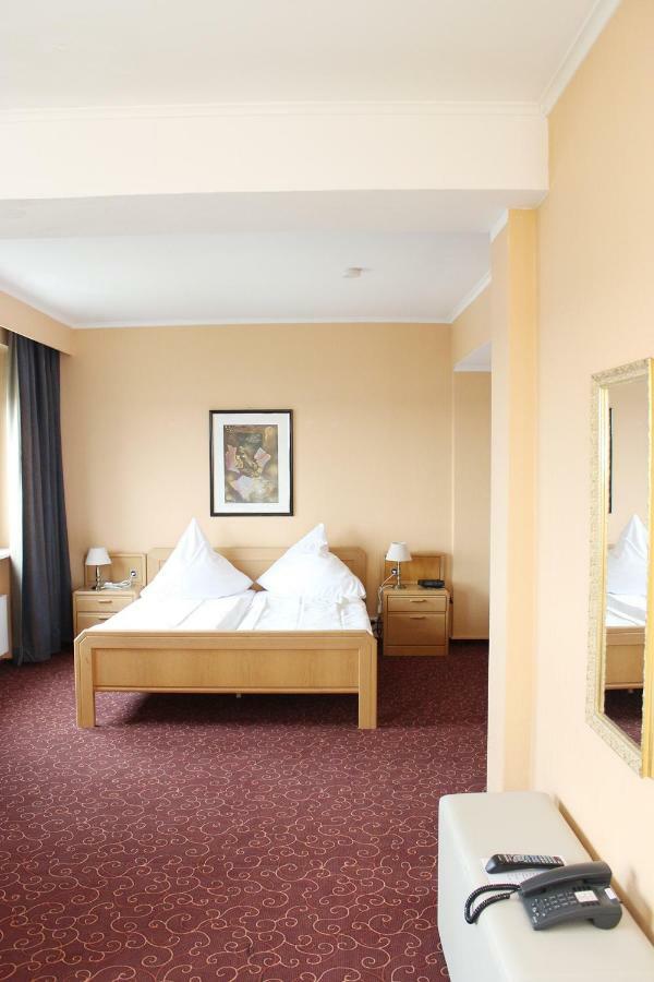 Wiking Hotel Хенштедт-Ульцбург Экстерьер фото