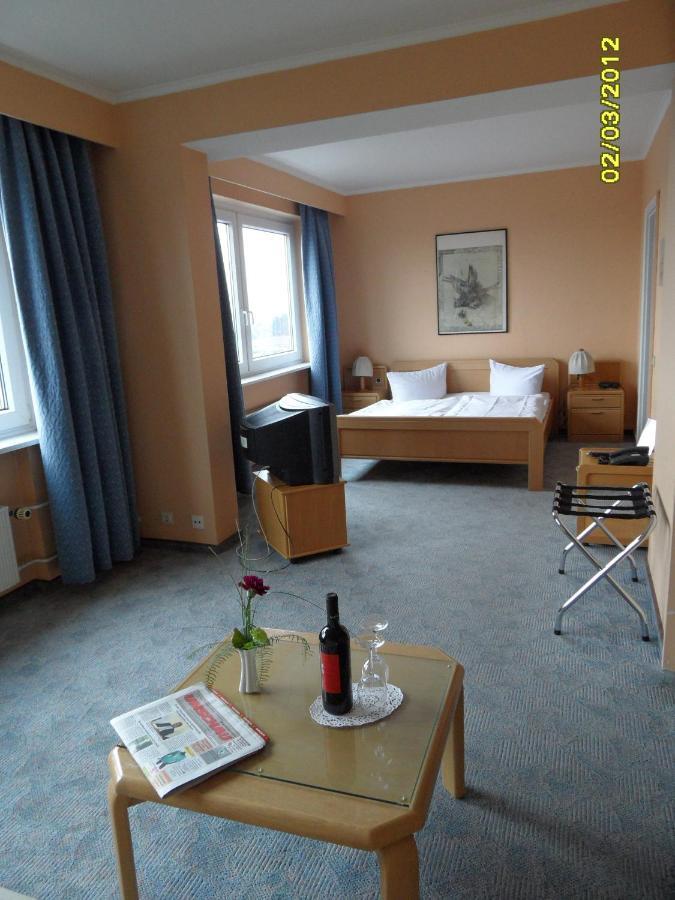 Wiking Hotel Хенштедт-Ульцбург Экстерьер фото